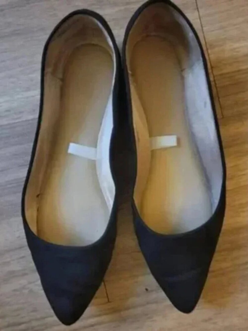Black Pointed Ballet Flats Size 8 Good condition.